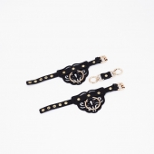 Черные кожаные наручники с клепками, кольцами и золотистой фурнитурой - Crazy Handmade - купить с доставкой в Ставрополе