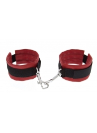 Красно-чёрные полиуретановые наручники Luxurious Handcuffs - Blush Novelties - купить с доставкой в Ставрополе