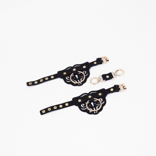 Черные кожаные наручники с клепками, кольцами и золотистой фурнитурой - Crazy Handmade - купить с доставкой в Ставрополе