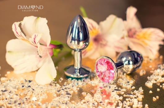 Большая серебристая анальная пробка Diamond Pink Sparkle Large с розовым кристаллом - 8 см. - Lola Games - купить с доставкой в Ставрополе